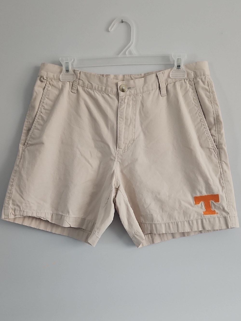 Columbia Men's Cream Flat-Front Shorts with Orange 'T' Accent